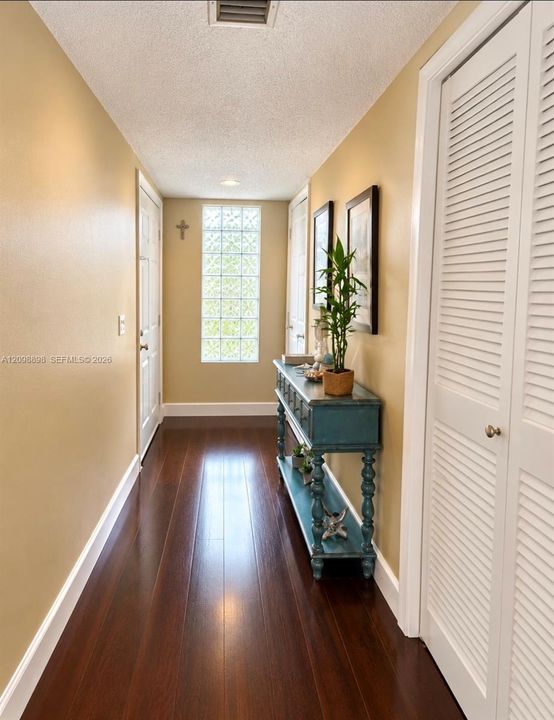 For Rent: $2,500 (2 beds, 2 baths, 1220 Square Feet)
