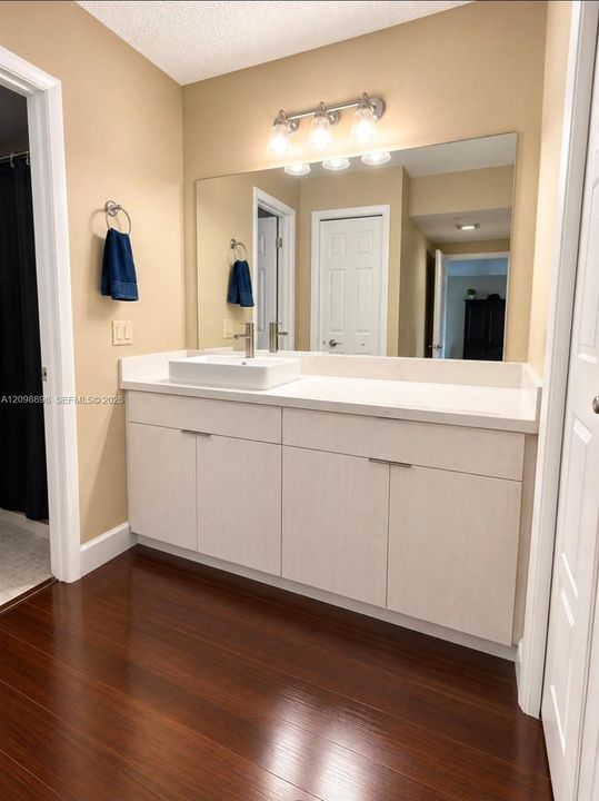 For Rent: $2,500 (2 beds, 2 baths, 1220 Square Feet)