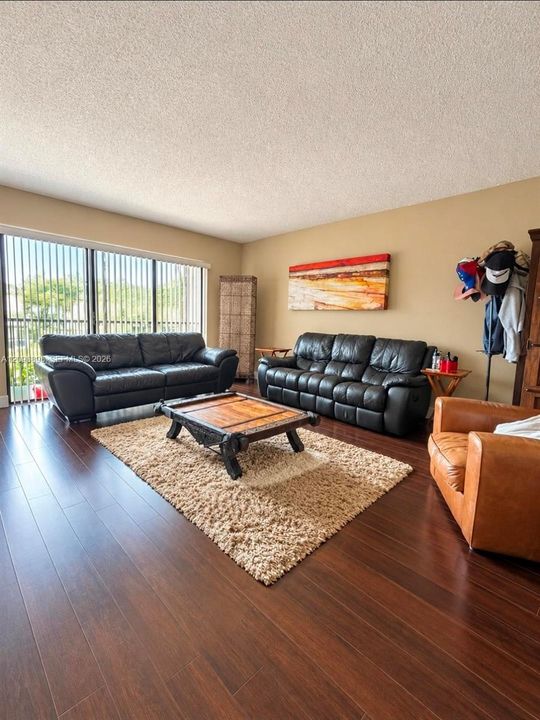 For Rent: $2,500 (2 beds, 2 baths, 1220 Square Feet)