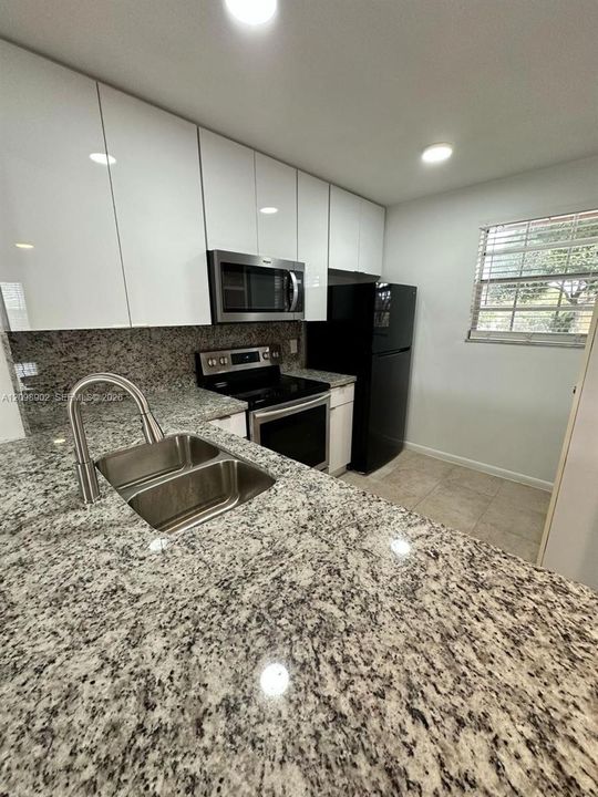 В аренду: $2,150 (2 спален, 2 ванн, 914 Квадратных фут)