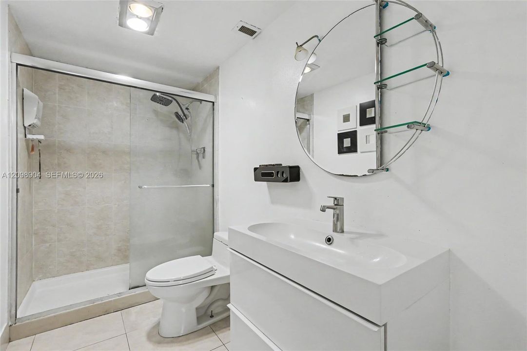 For Sale: $405,000 (2 beds, 2 baths, 1350 Square Feet)