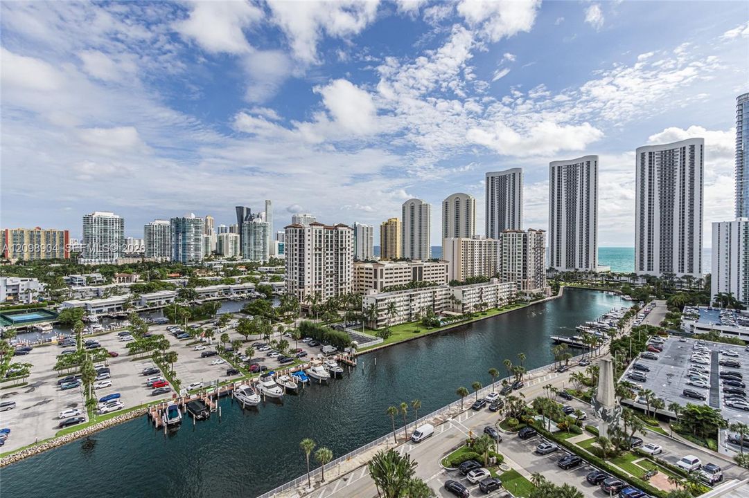For Sale: $405,000 (2 beds, 2 baths, 1350 Square Feet)
