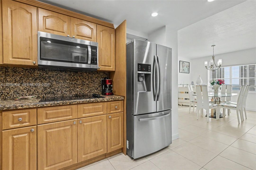 For Sale: $405,000 (2 beds, 2 baths, 1350 Square Feet)