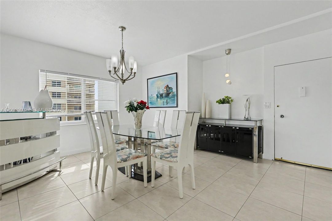 For Sale: $405,000 (2 beds, 2 baths, 1350 Square Feet)
