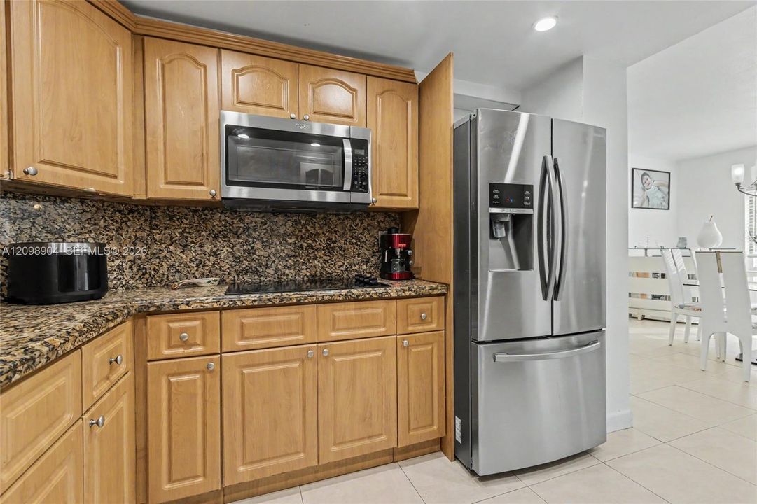 For Sale: $405,000 (2 beds, 2 baths, 1350 Square Feet)