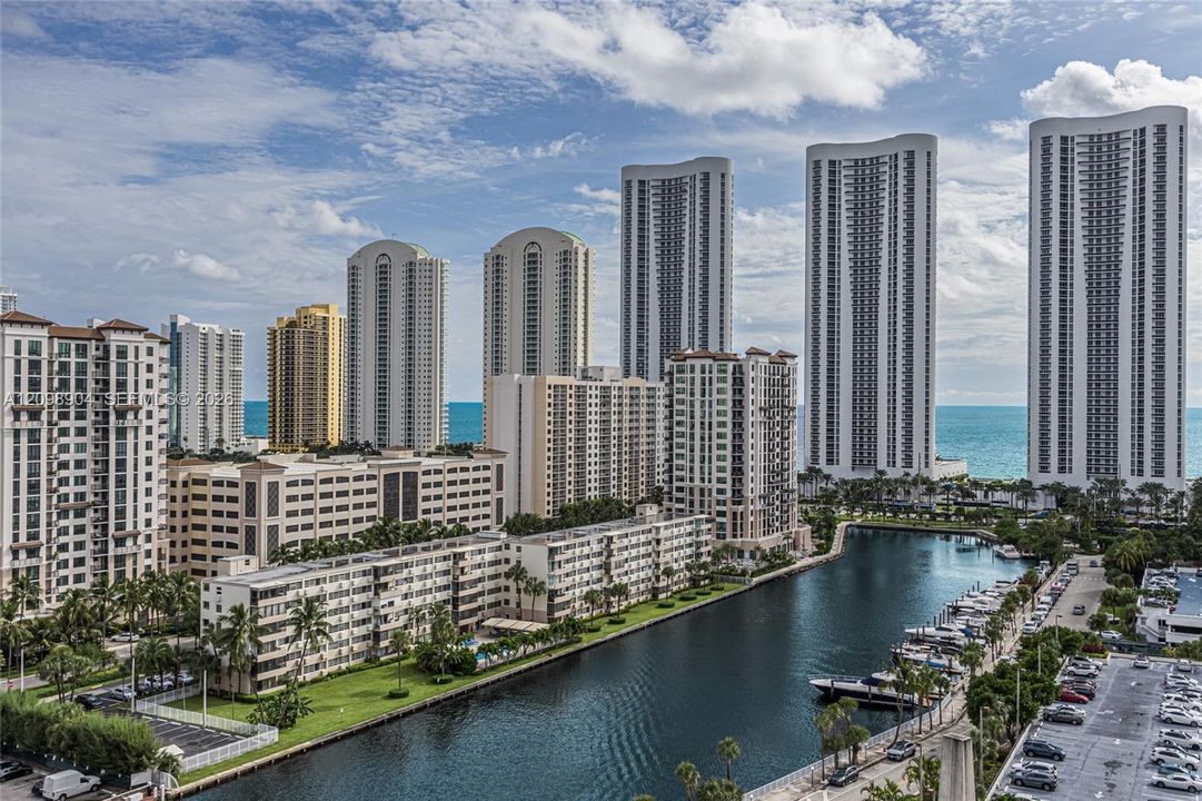 For Sale: $405,000 (2 beds, 2 baths, 1350 Square Feet)
