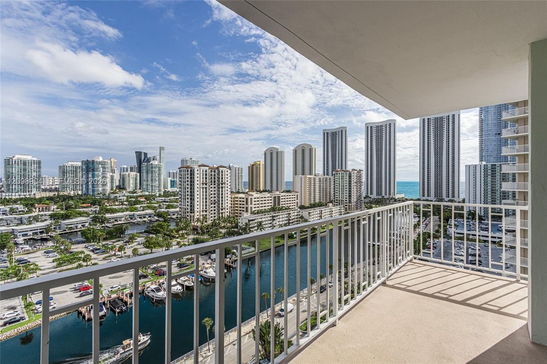 For Sale: $405,000 (2 beds, 2 baths, 1350 Square Feet)