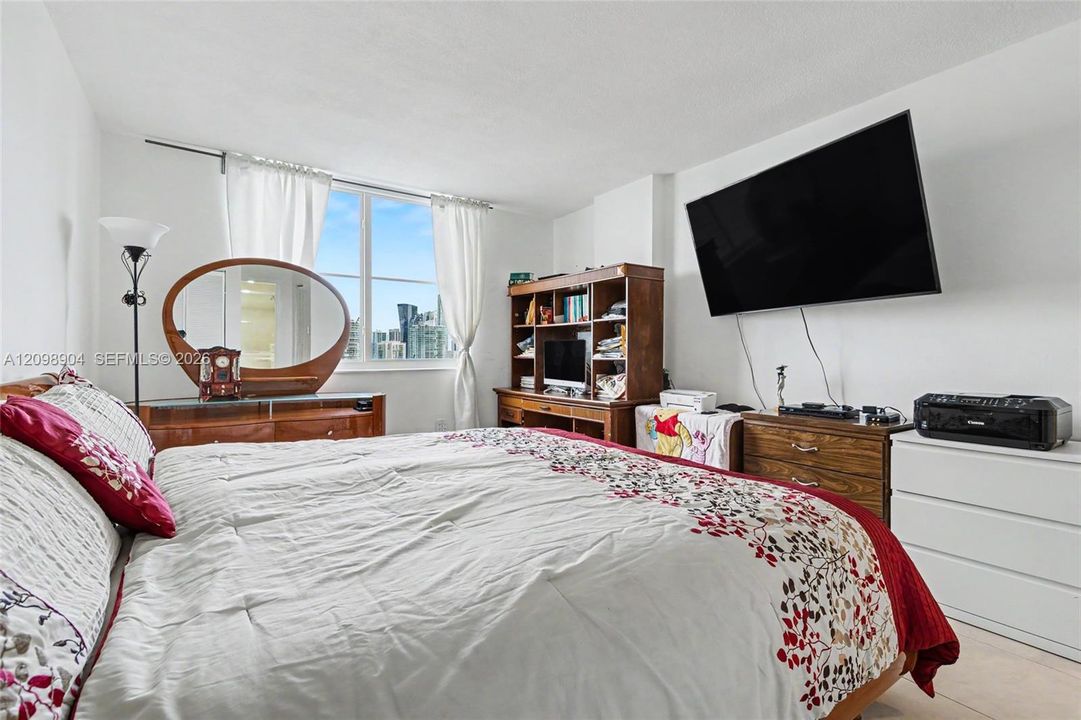 For Sale: $405,000 (2 beds, 2 baths, 1350 Square Feet)