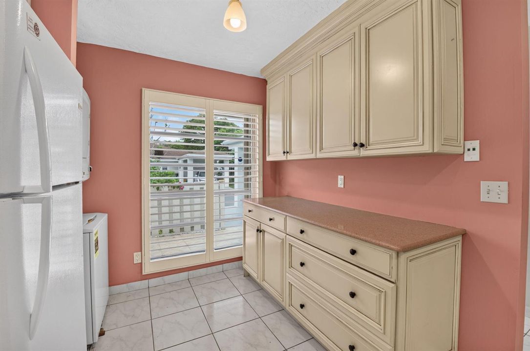 Side Bar in the Kitchen
