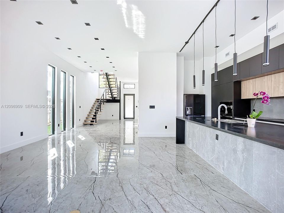 For Sale: $1,750,000 (3 beds, 2 baths, 2365 Square Feet)