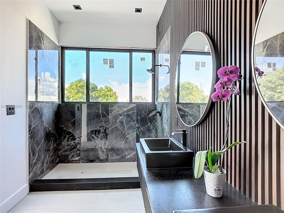 For Sale: $1,750,000 (3 beds, 2 baths, 2365 Square Feet)