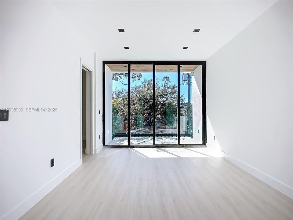 For Sale: $1,750,000 (3 beds, 2 baths, 2365 Square Feet)