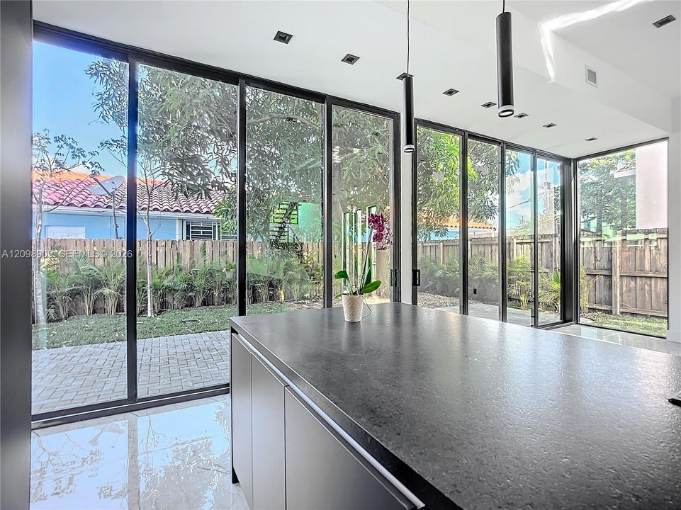 For Sale: $1,750,000 (3 beds, 2 baths, 2365 Square Feet)
