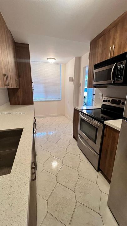 For Sale: $160,000 (2 beds, 2 baths, 960 Square Feet)