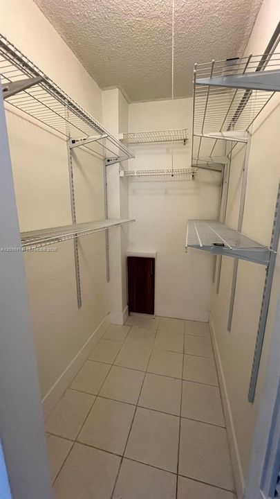 For Sale: $160,000 (2 beds, 2 baths, 960 Square Feet)