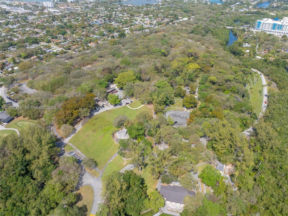 Walk to beautiful Greynolds Park in under 5 minutes.