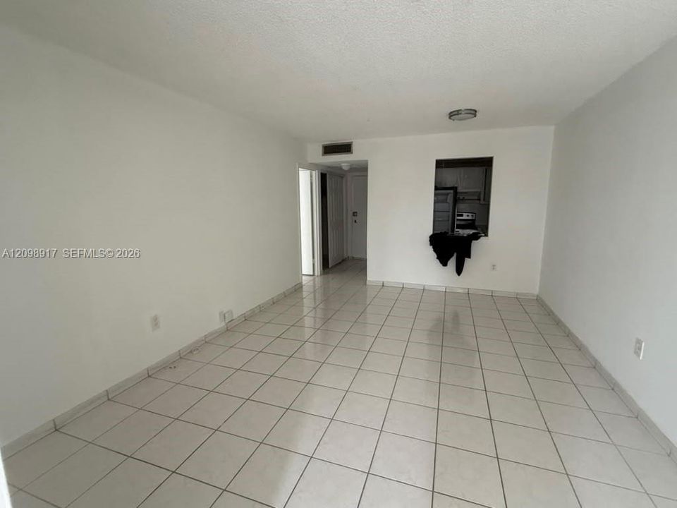For Rent: $1,800 (1 beds, 1 baths, 536 Square Feet)