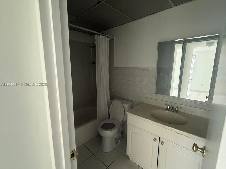 For Rent: $1,800 (1 beds, 1 baths, 536 Square Feet)