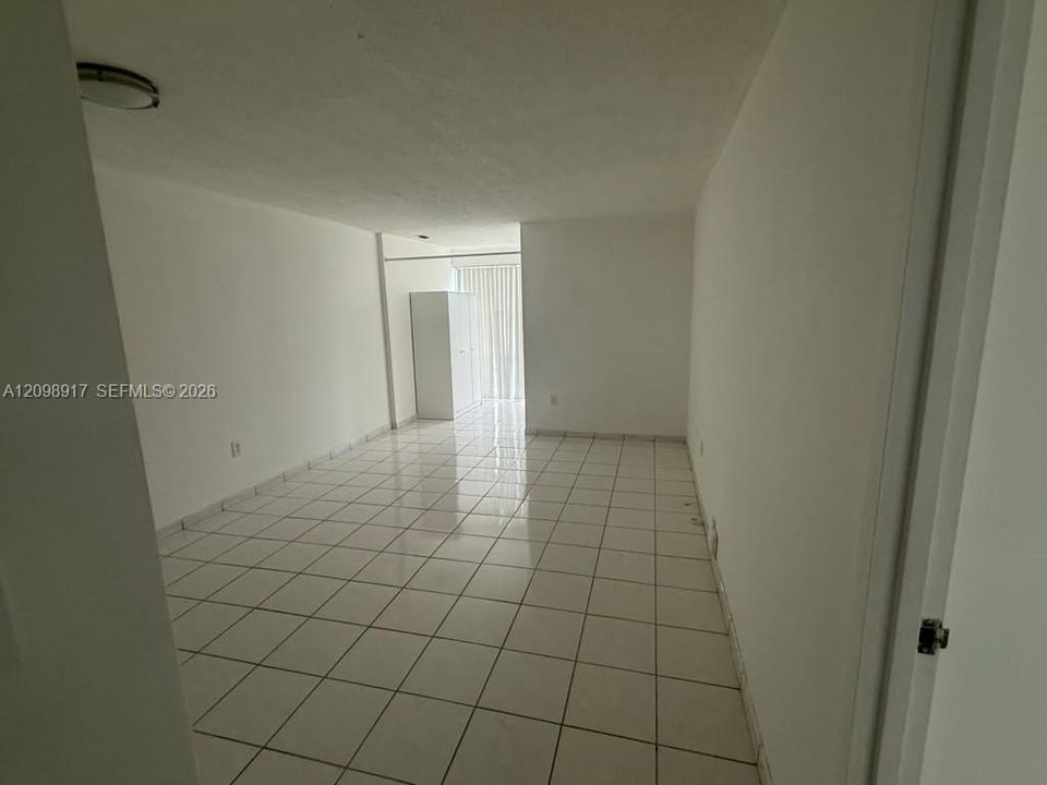For Rent: $1,800 (1 beds, 1 baths, 536 Square Feet)