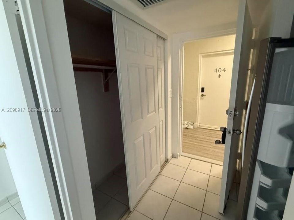 For Rent: $1,800 (1 beds, 1 baths, 536 Square Feet)