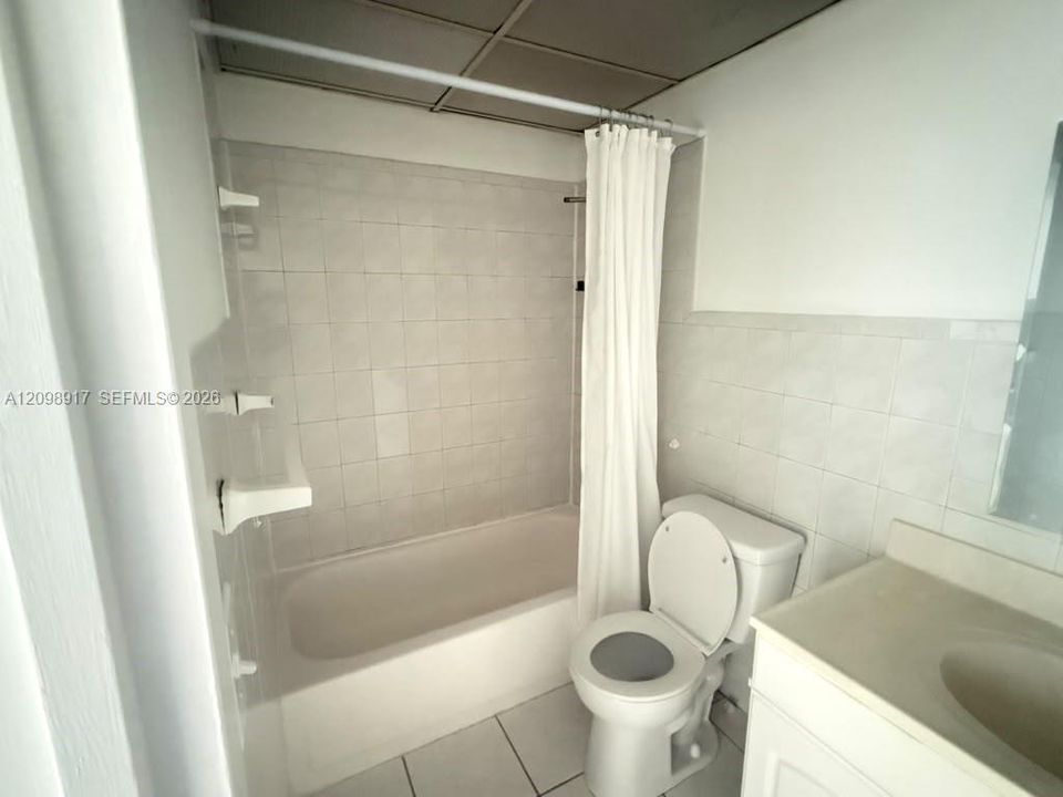 For Rent: $1,800 (1 beds, 1 baths, 536 Square Feet)