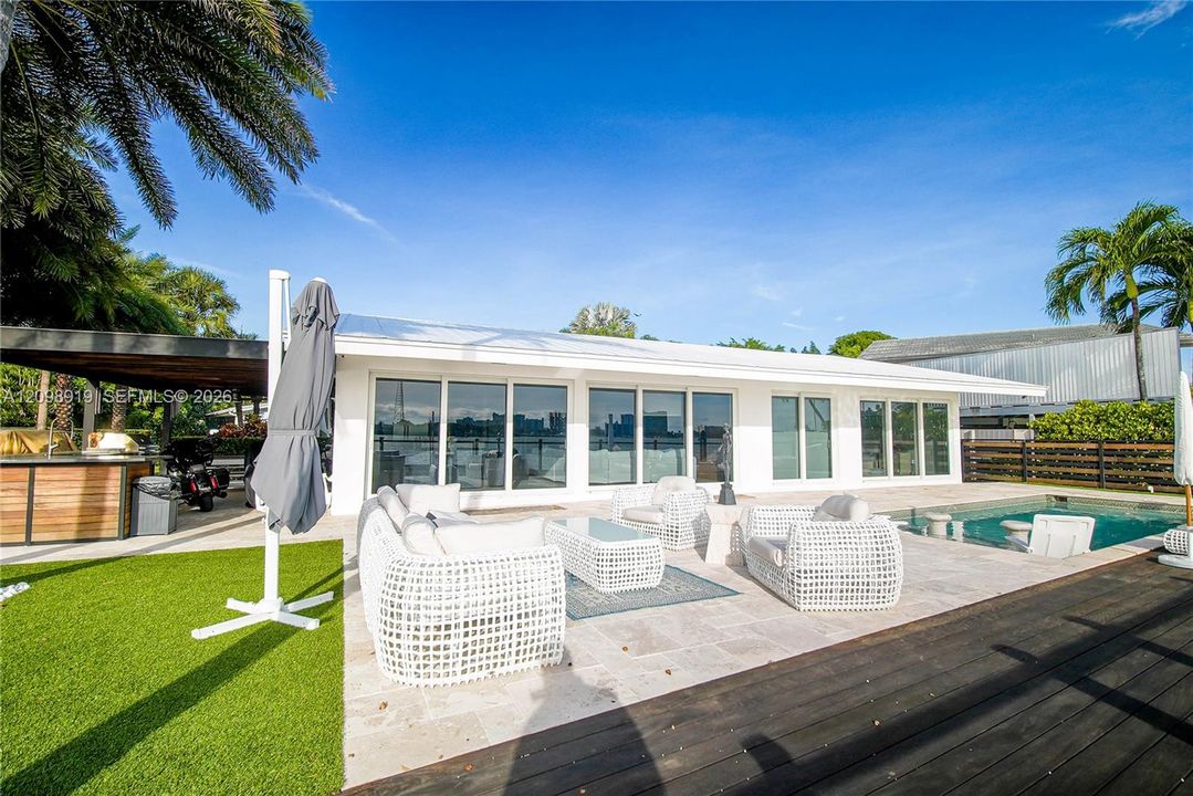 待售: $6,700,000 (3 贝兹, 2 浴室, 2083 平方英尺)