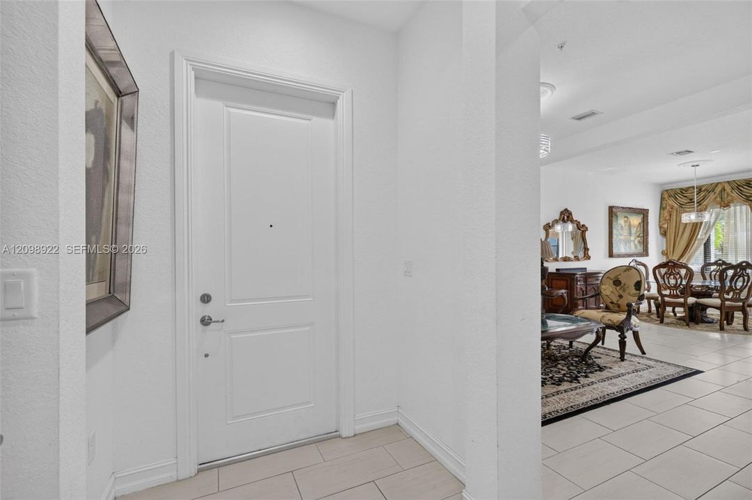 En Venta: $620,000 (3 camas, 2 baños, 2117 Pies cuadrados)