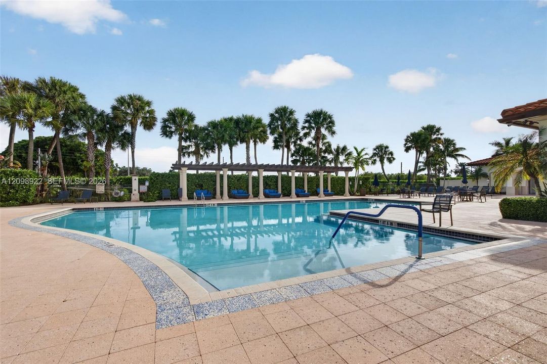 En Venta: $620,000 (3 camas, 2 baños, 2117 Pies cuadrados)