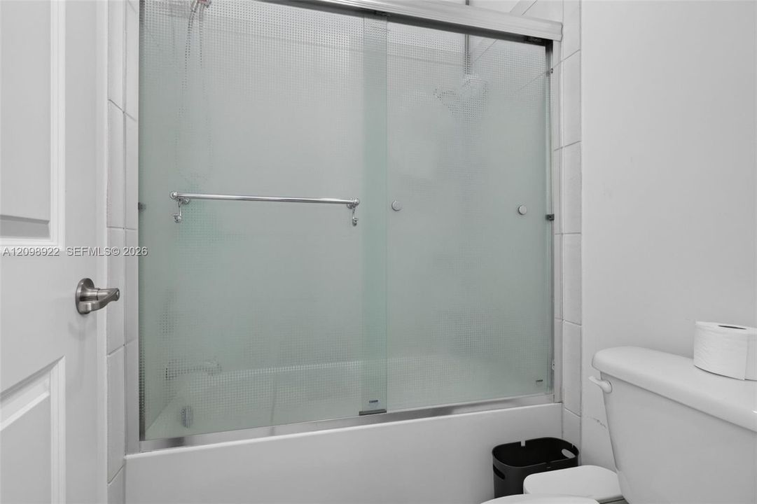 En Venta: $620,000 (3 camas, 2 baños, 2117 Pies cuadrados)