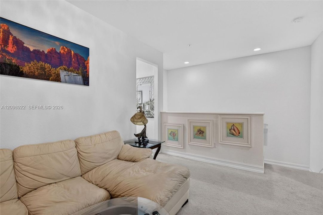 En Venta: $620,000 (3 camas, 2 baños, 2117 Pies cuadrados)