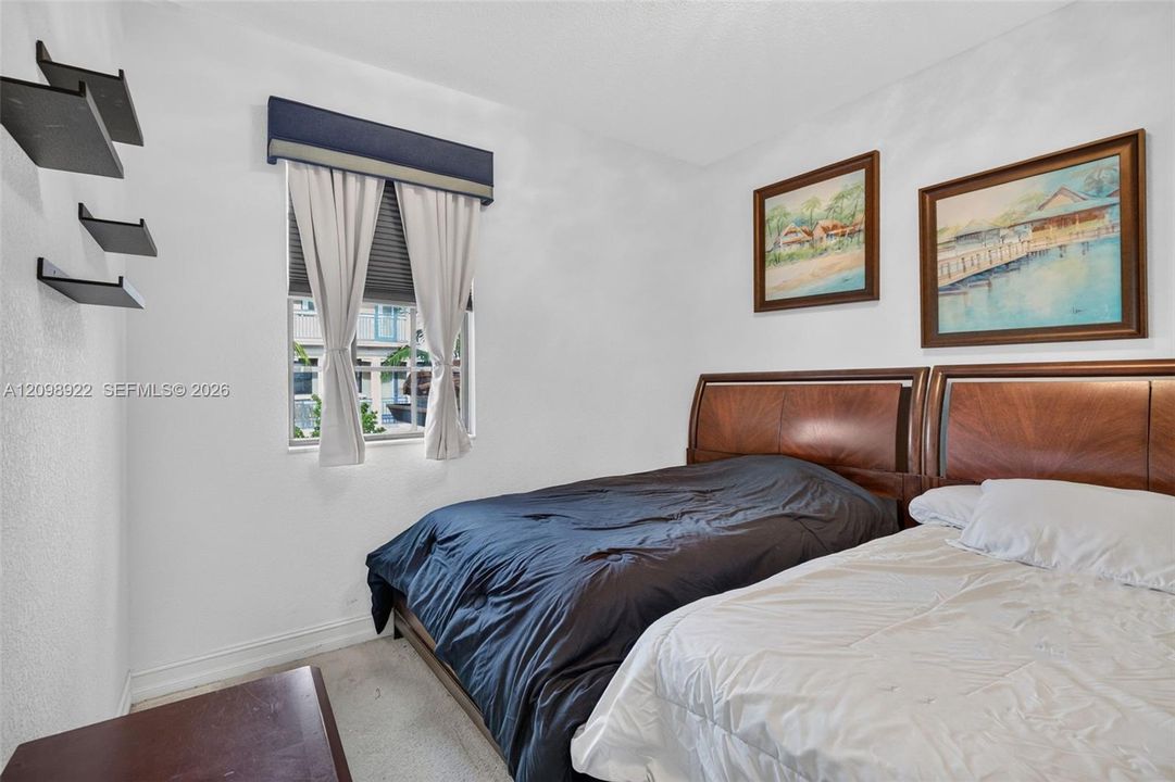 En Venta: $620,000 (3 camas, 2 baños, 2117 Pies cuadrados)