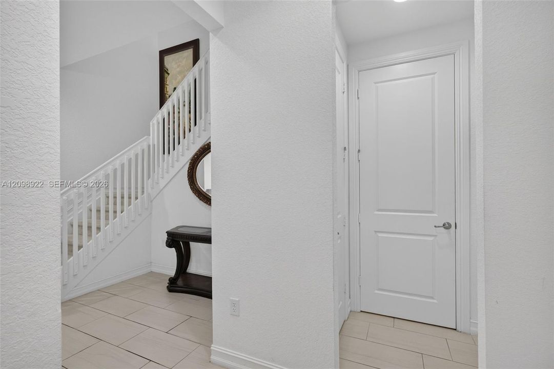 En Venta: $620,000 (3 camas, 2 baños, 2117 Pies cuadrados)