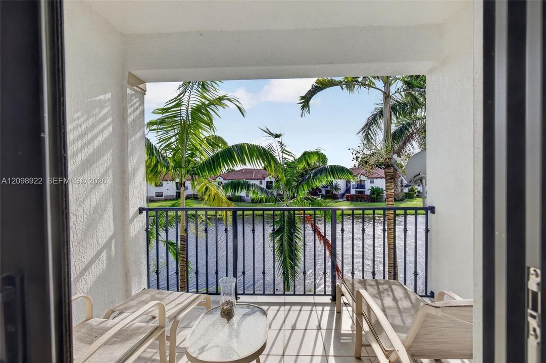 En Venta: $620,000 (3 camas, 2 baños, 2117 Pies cuadrados)
