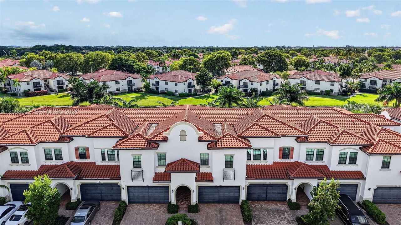 En Venta: $620,000 (3 camas, 2 baños, 2117 Pies cuadrados)