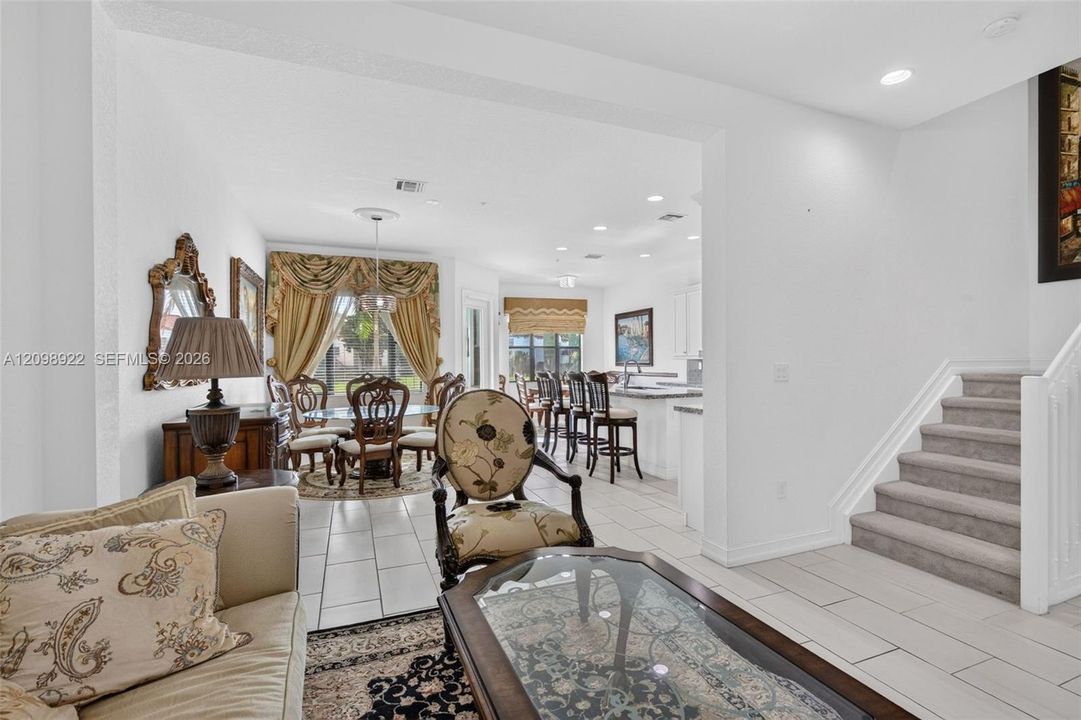 En Venta: $620,000 (3 camas, 2 baños, 2117 Pies cuadrados)