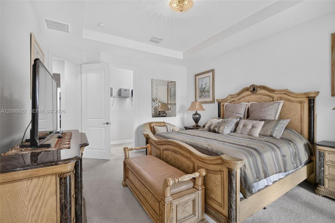 En Venta: $620,000 (3 camas, 2 baños, 2117 Pies cuadrados)