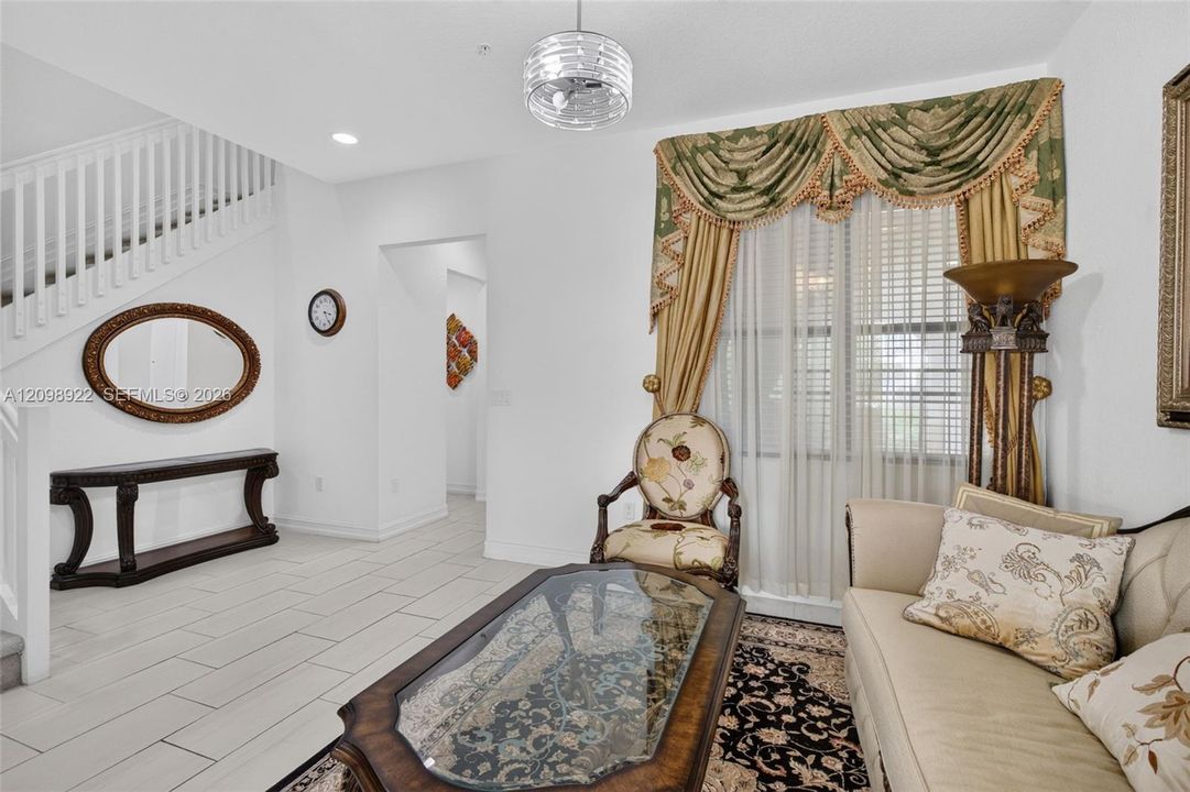 En Venta: $620,000 (3 camas, 2 baños, 2117 Pies cuadrados)