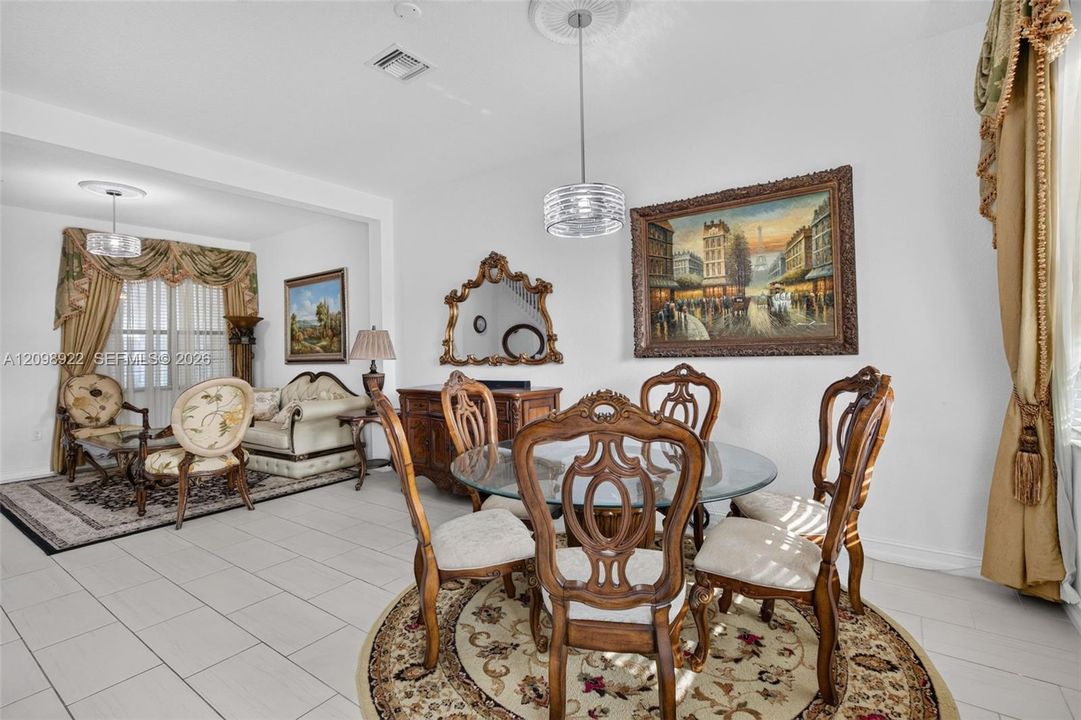 En Venta: $620,000 (3 camas, 2 baños, 2117 Pies cuadrados)