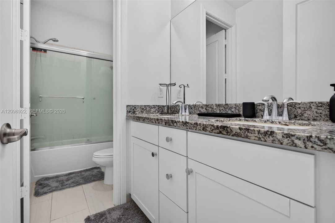 En Venta: $620,000 (3 camas, 2 baños, 2117 Pies cuadrados)