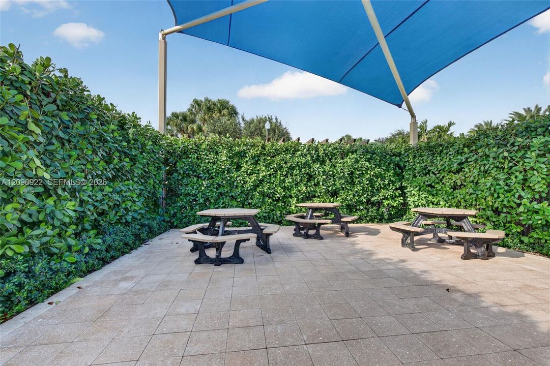 En Venta: $620,000 (3 camas, 2 baños, 2117 Pies cuadrados)