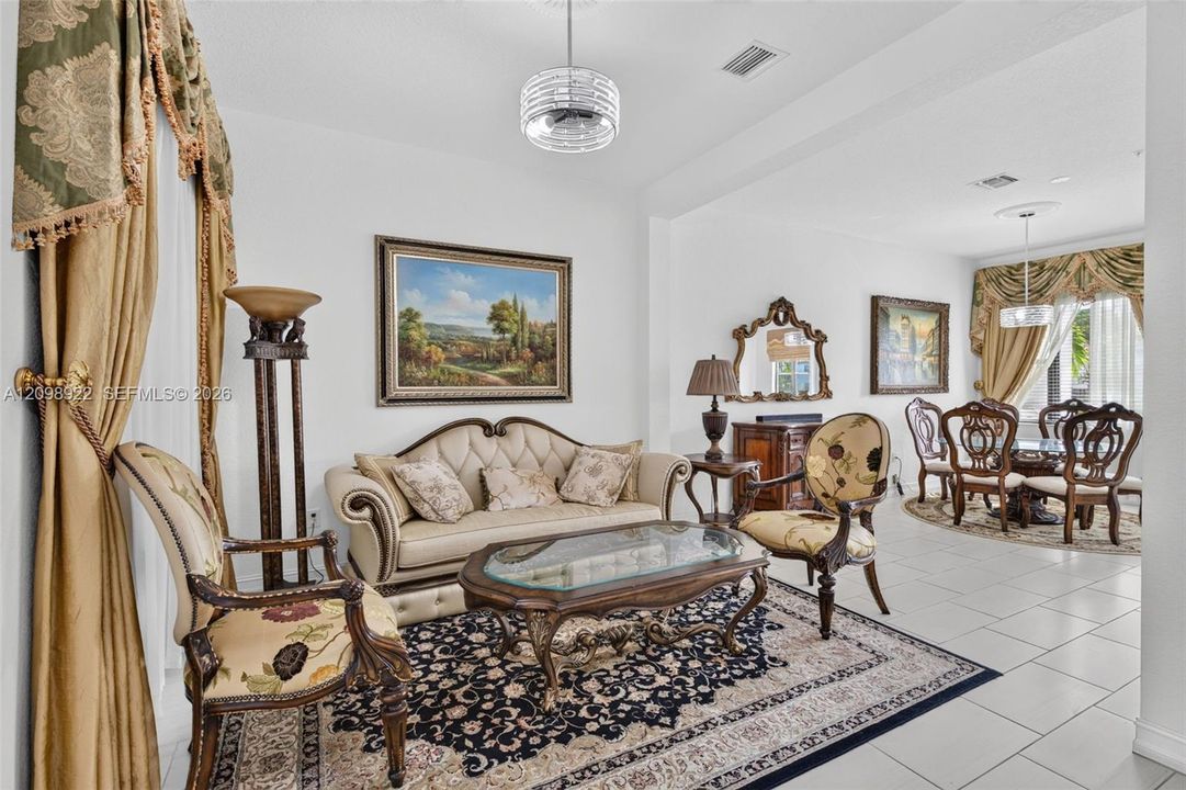 En Venta: $620,000 (3 camas, 2 baños, 2117 Pies cuadrados)