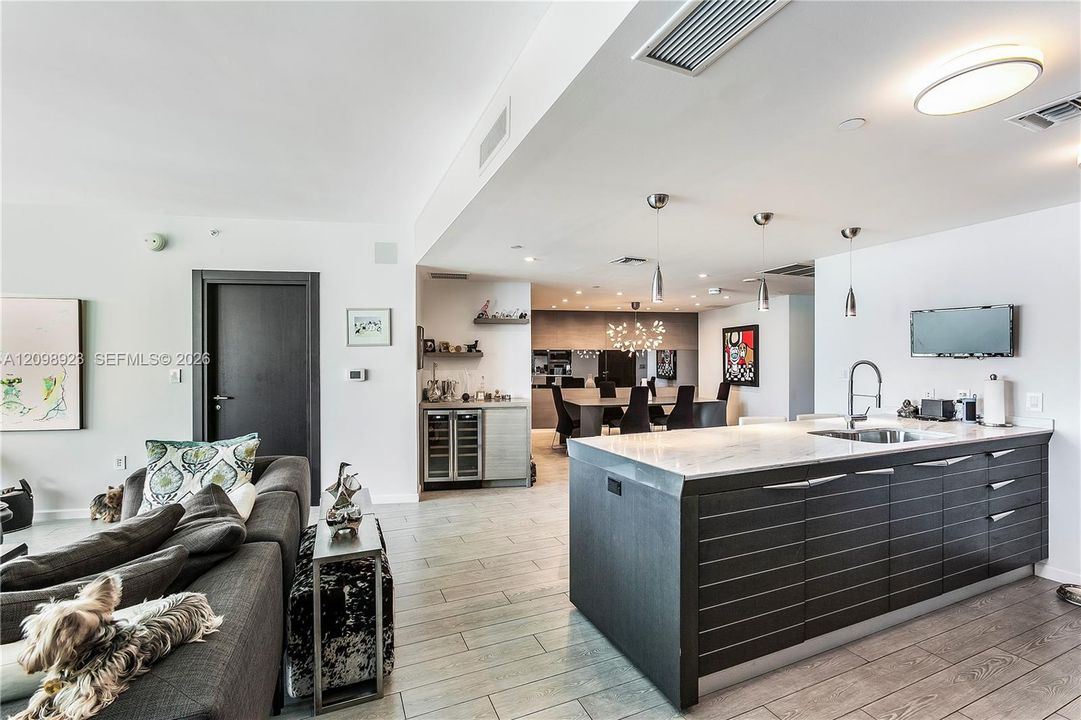 For Rent: $11,000 (2 beds, 2 baths, 1500 Square Feet)
