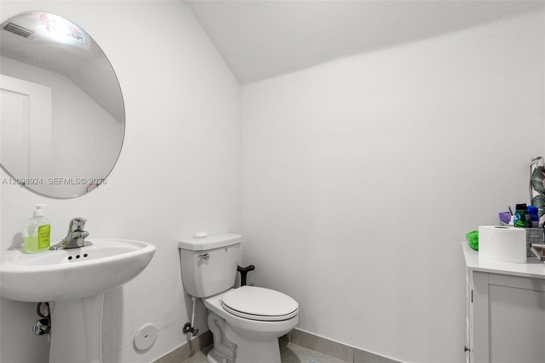 En Renta: $2,700 (3 camas, 2 baños, 1695 Pies cuadrados)