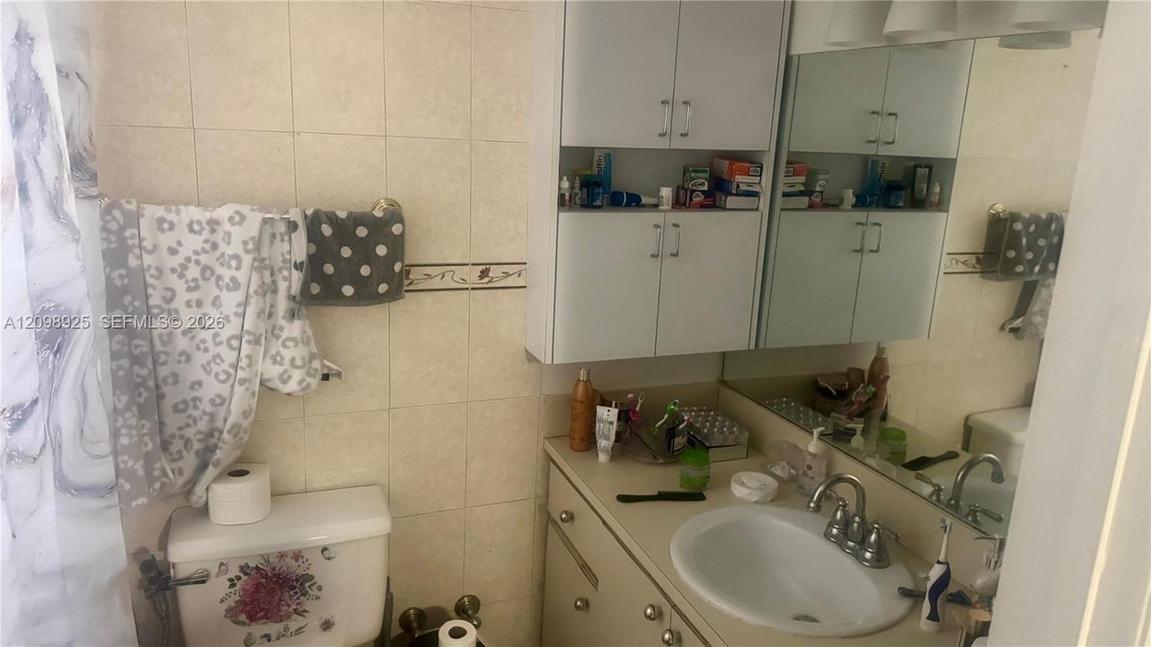 For Rent: $2,300 (2 beds, 2 baths, 980 Square Feet)