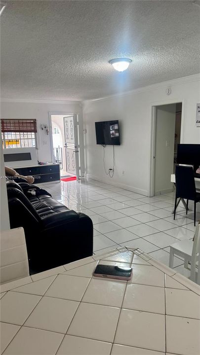 For Rent: $2,300 (2 beds, 2 baths, 980 Square Feet)
