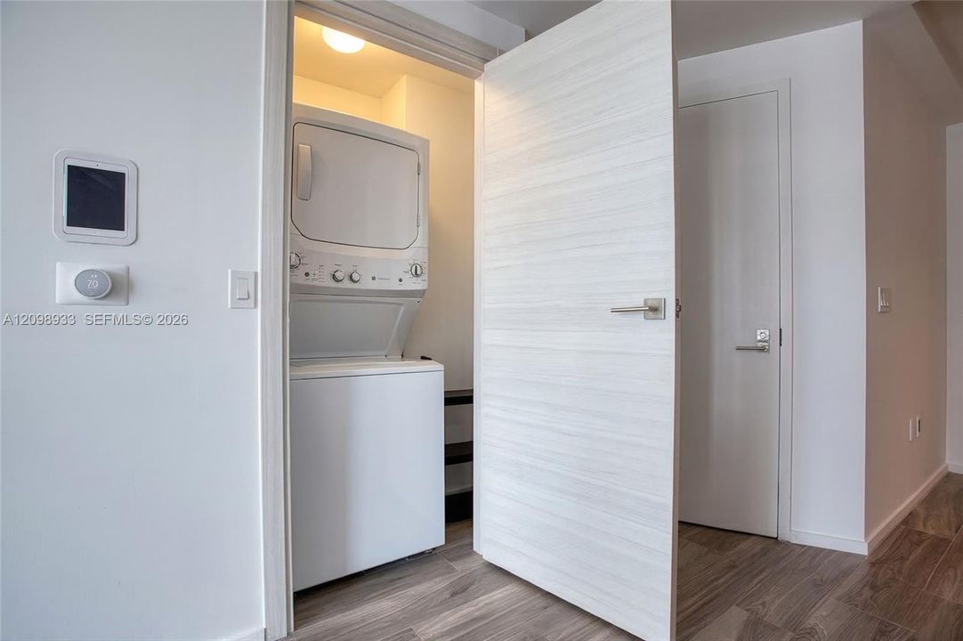 For Sale: $590,000 (1 beds, 2 baths, 838 Square Feet)