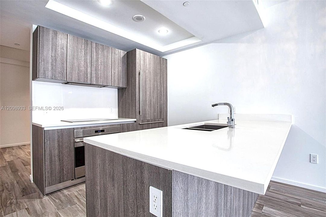 For Sale: $590,000 (1 beds, 2 baths, 838 Square Feet)