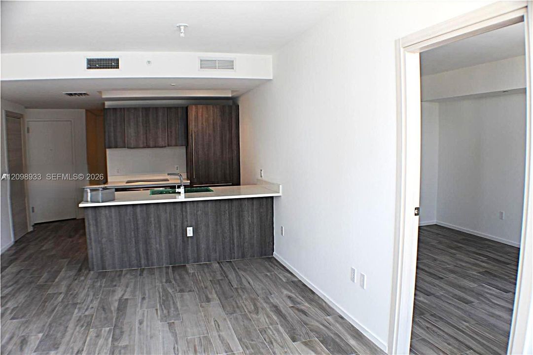 For Sale: $590,000 (1 beds, 2 baths, 838 Square Feet)