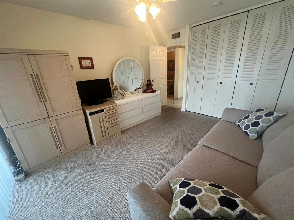 2nd/guest bedroom
