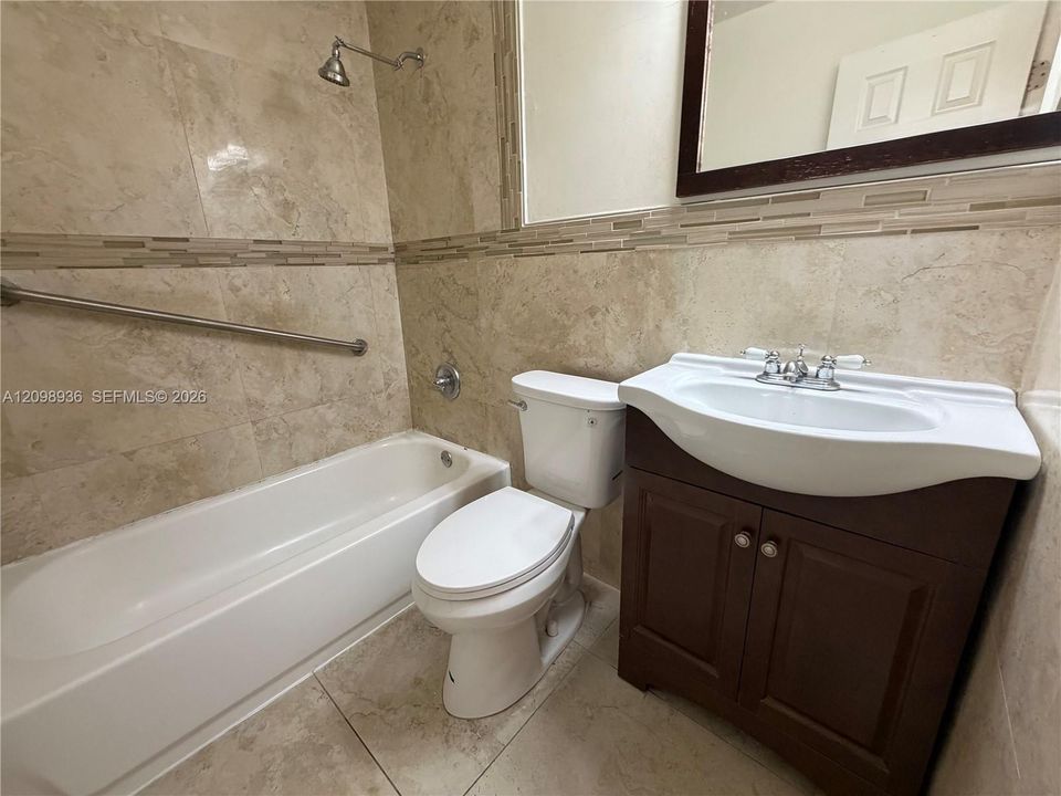 For Rent: $1,875 (2 beds, 1 baths, 900 Square Feet)